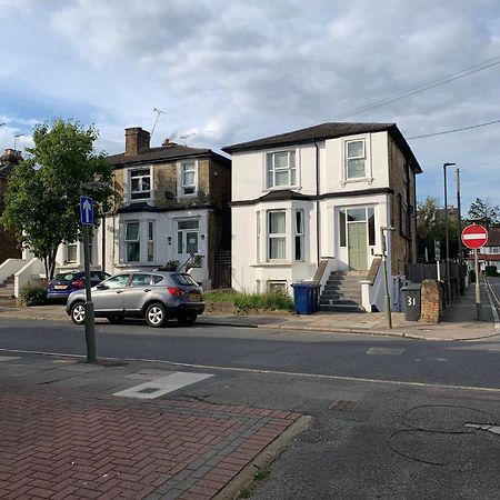Amazing En-Suite Apartment In Finchley Central ロンドン エクステリア 写真