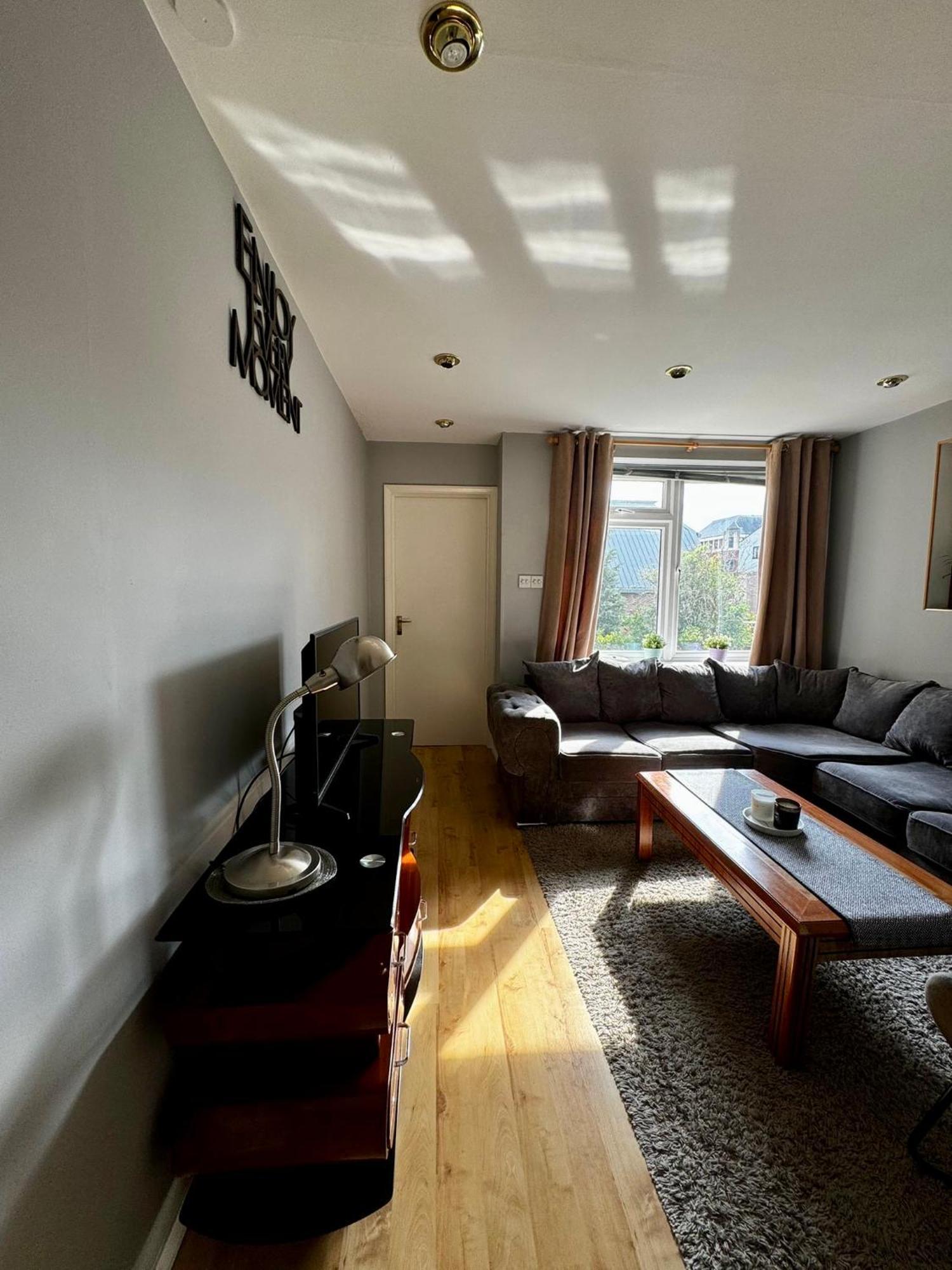 Amazing En-Suite Apartment In Finchley Central ロンドン エクステリア 写真