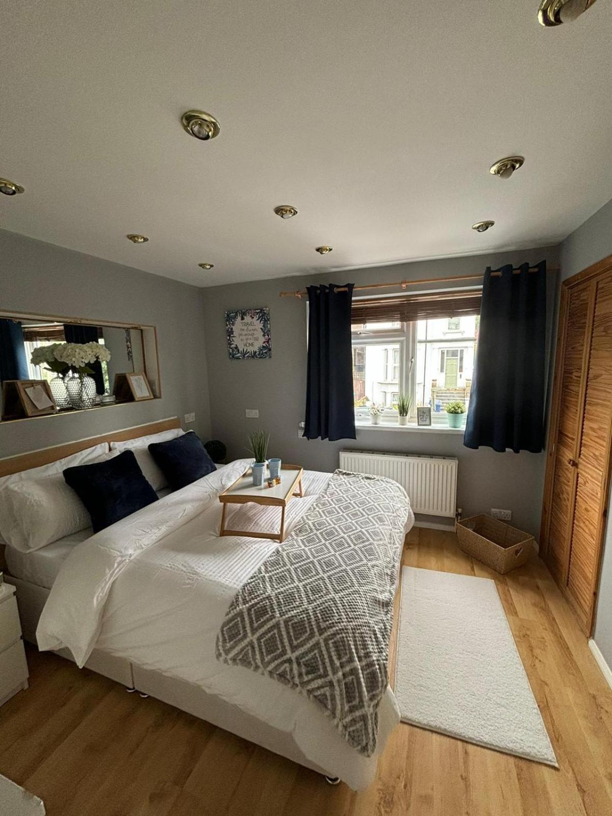 Amazing En-Suite Apartment In Finchley Central ロンドン エクステリア 写真