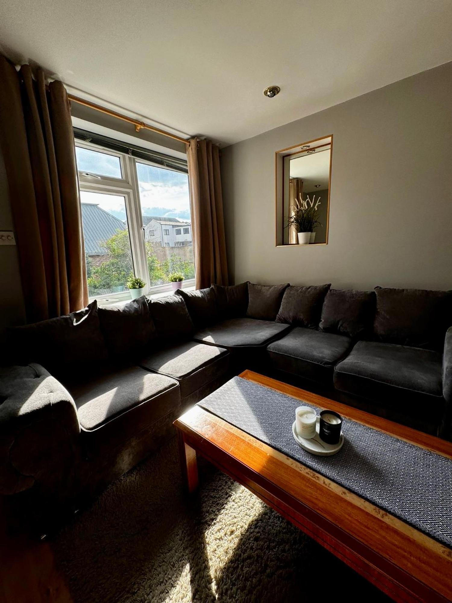 Amazing En-Suite Apartment In Finchley Central ロンドン エクステリア 写真