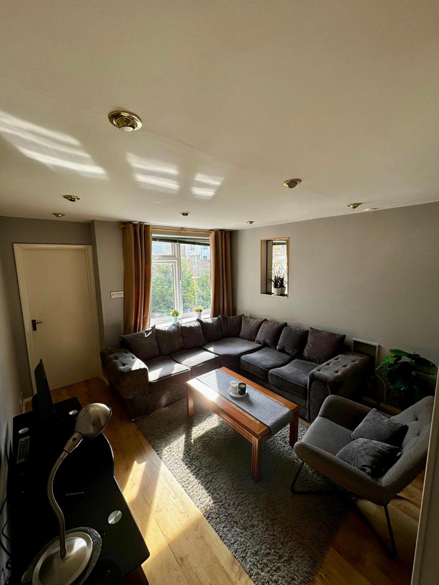 Amazing En-Suite Apartment In Finchley Central ロンドン エクステリア 写真