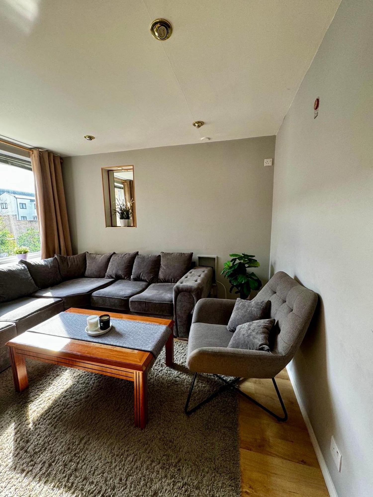 Amazing En-Suite Apartment In Finchley Central ロンドン エクステリア 写真