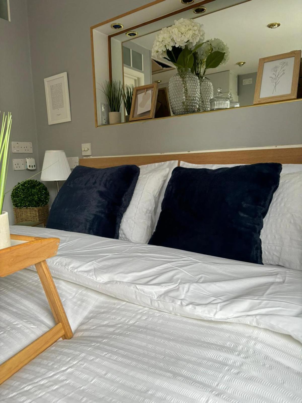 Amazing En-Suite Apartment In Finchley Central ロンドン エクステリア 写真