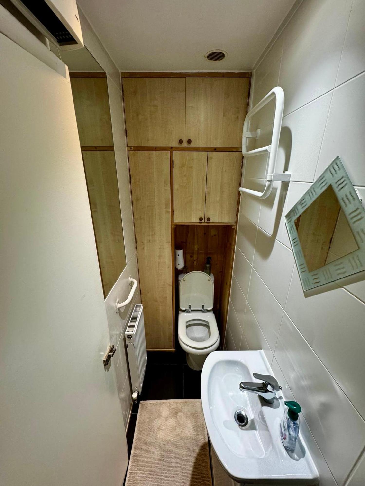 Amazing En-Suite Apartment In Finchley Central ロンドン エクステリア 写真