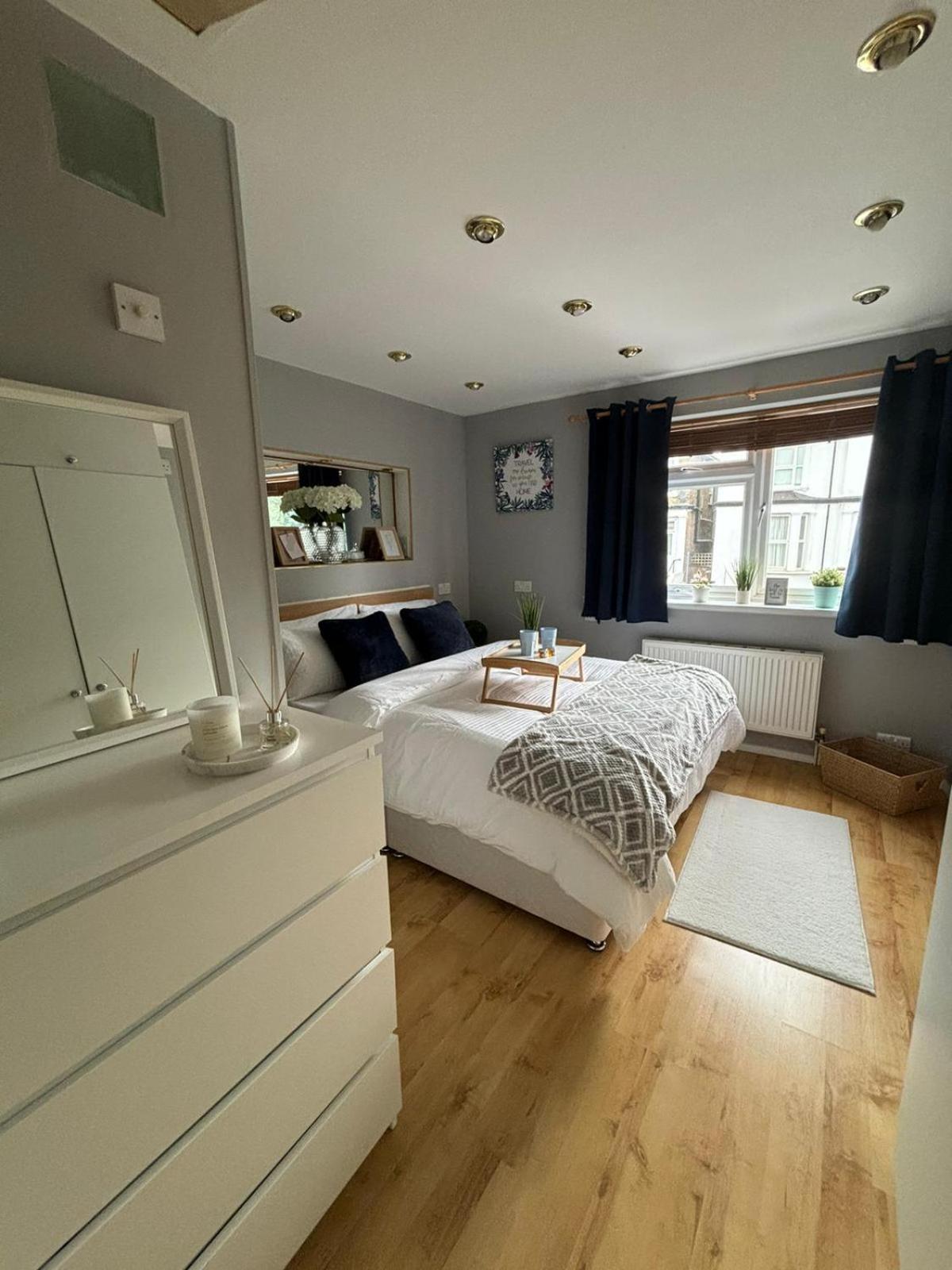 Amazing En-Suite Apartment In Finchley Central ロンドン エクステリア 写真