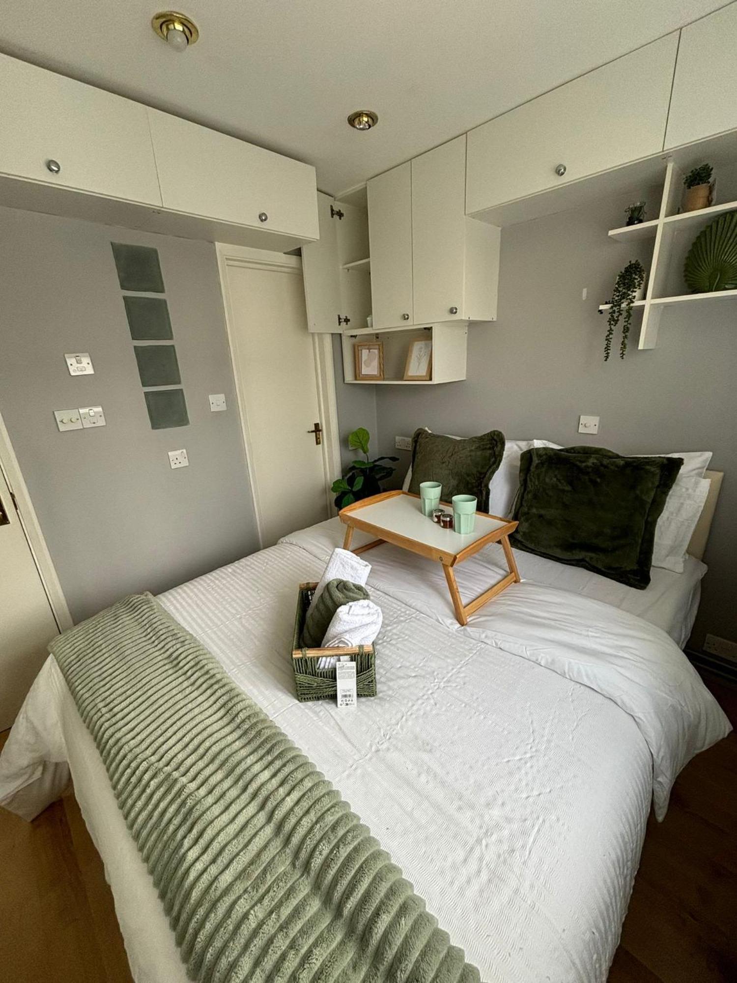 Amazing En-Suite Apartment In Finchley Central ロンドン エクステリア 写真