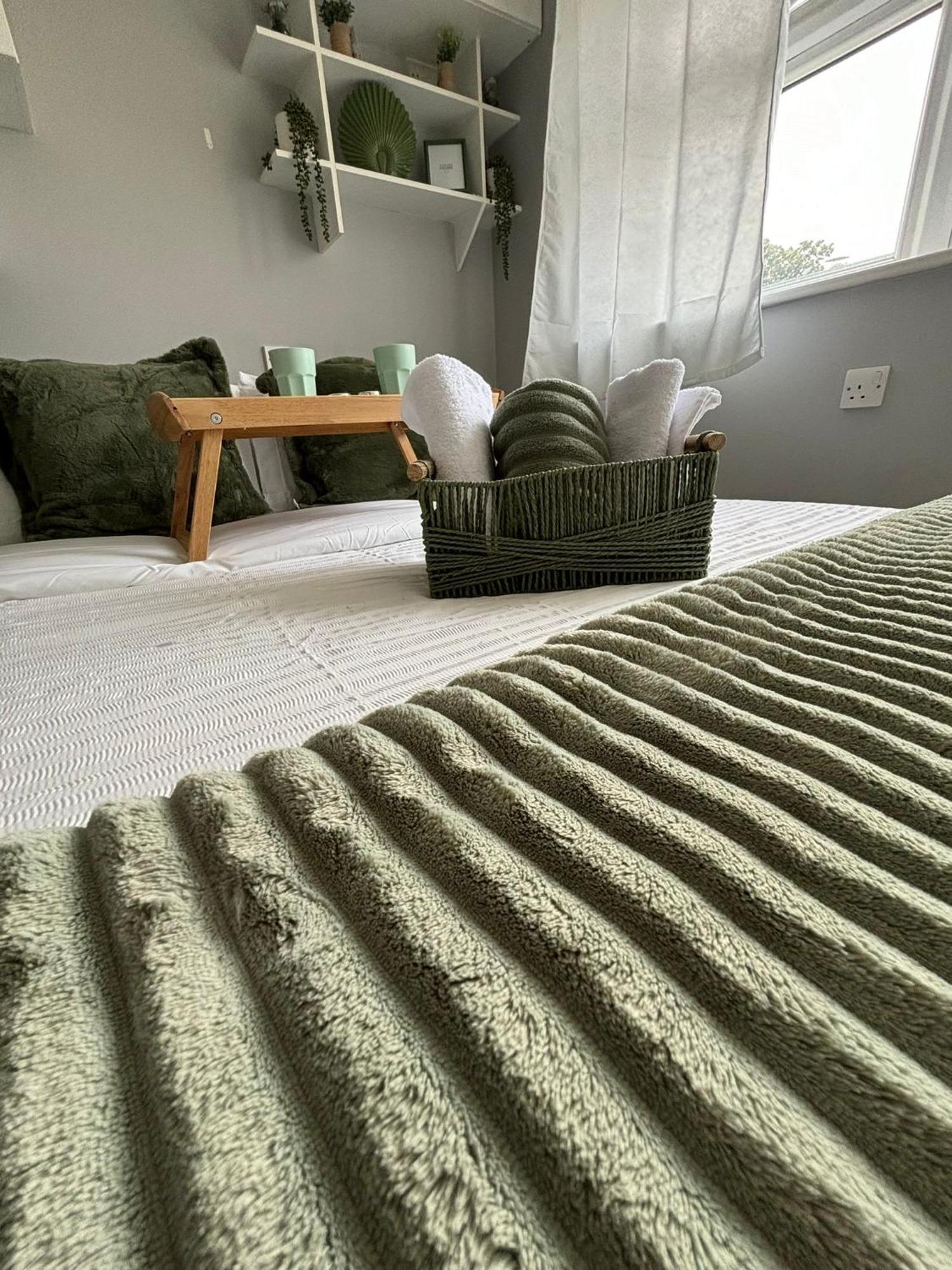 Amazing En-Suite Apartment In Finchley Central ロンドン エクステリア 写真