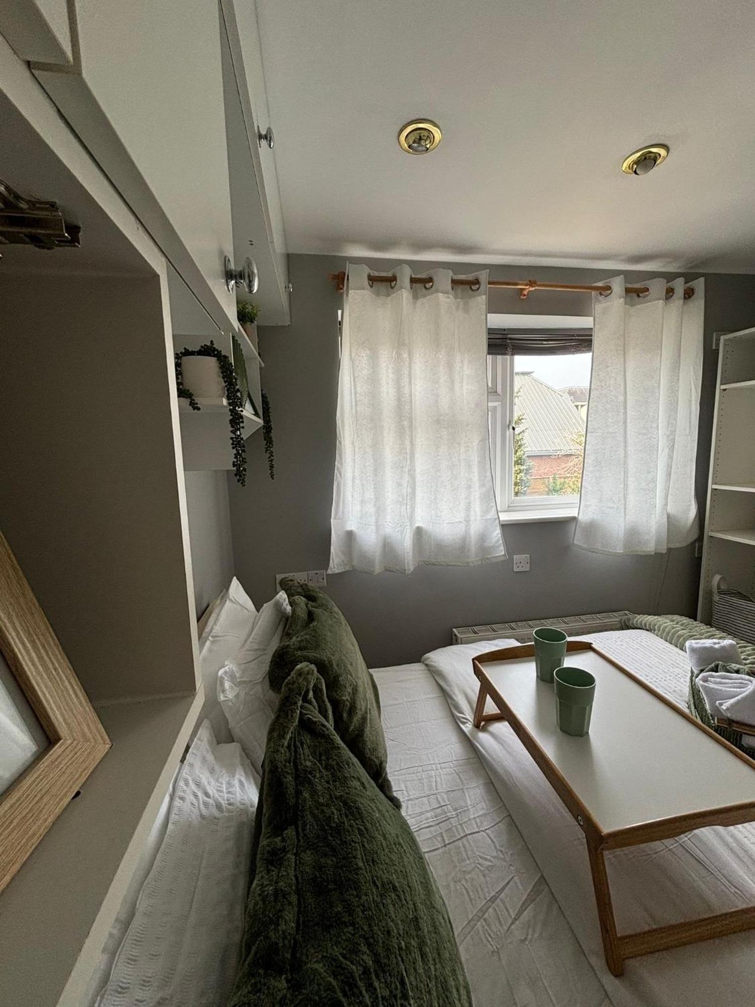 Amazing En-Suite Apartment In Finchley Central ロンドン エクステリア 写真